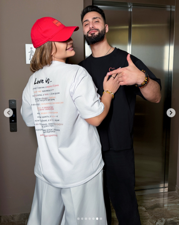 Футболка Love is